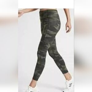 Athleta Ultimate Camo 7/8 Legging Size med Olive Green #531773-01 EUC